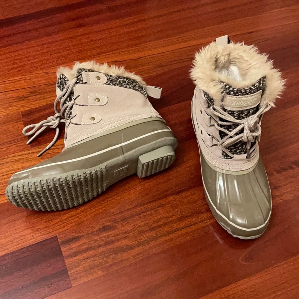 Size 7 Khombu snowboots. Worn once.